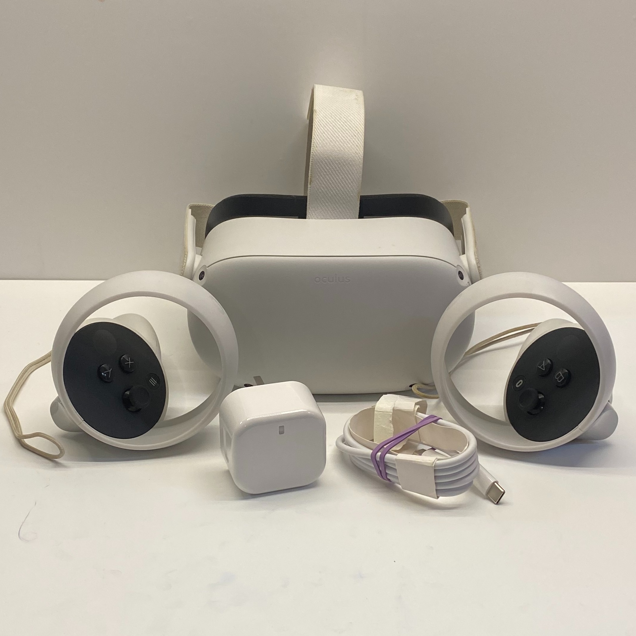  Quest 2  Quest 2　64GB　KW49CM Pre-owned Oculus Quest 2 VR Headset 64GB Model KW49CM - Own4Less